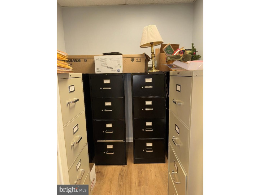 Offer has been accepted; no more showings. A rare opportunity to - photo 31