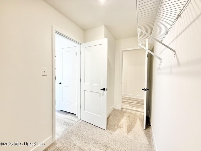 MOVE IN READY! Seller is offering concessions to buyers making - photo 32