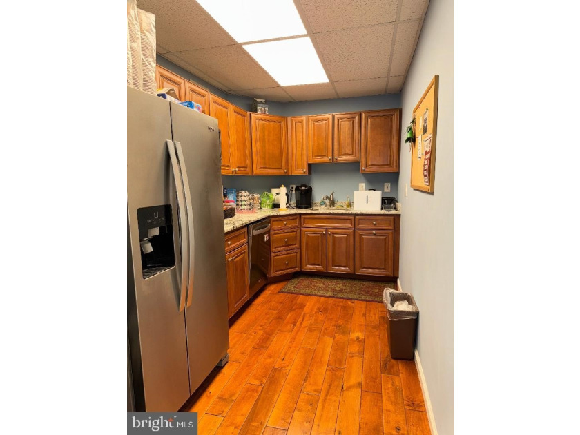 Offer has been accepted; no more showings. A rare opportunity to - photo 35