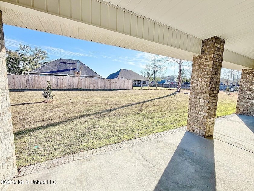 MOVE IN READY! Seller is offering concessions to buyers making - photo 39