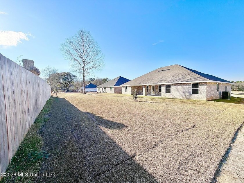 MOVE IN READY! Seller is offering concessions to buyers making - photo 40