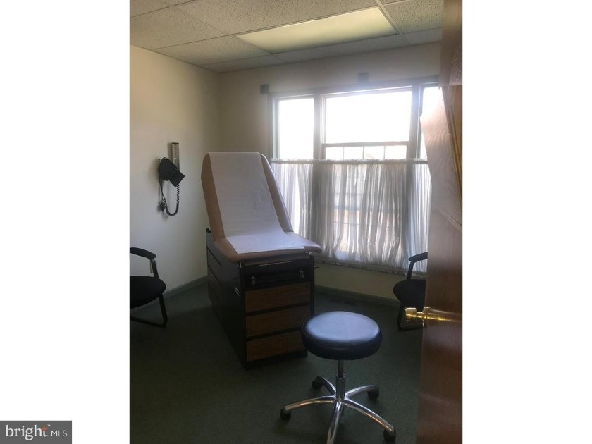 Offer has been accepted; no more showings. A rare opportunity to - photo 43