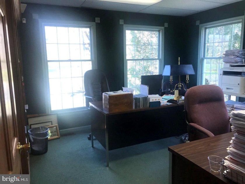 Offer has been accepted; no more showings. A rare opportunity to - photo 44