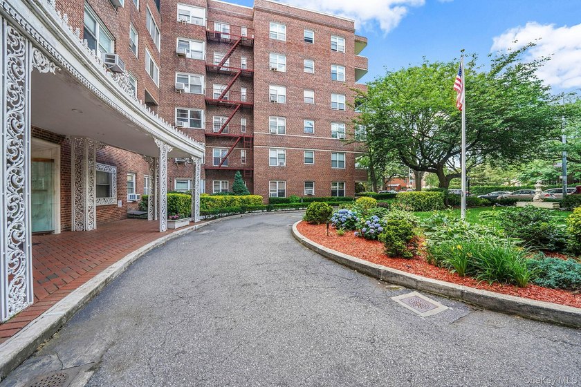 Welcome to this stunning 1-bedroom, 1-bath apartment located in - photo 6
