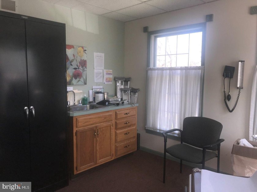 Offer has been accepted; no more showings. A rare opportunity to - photo 49