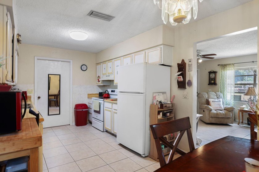 Great deal on a three bedroom pool home on a 1/2 acre. Located - photo 9