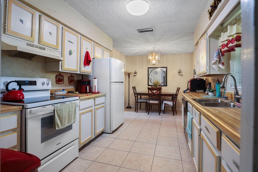 Great deal on a three bedroom pool home on a 1/2 acre. Located - photo 10