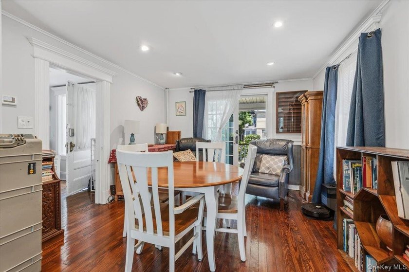 Baldwin Plaza SD, updated colonial with old world charm - photo 4