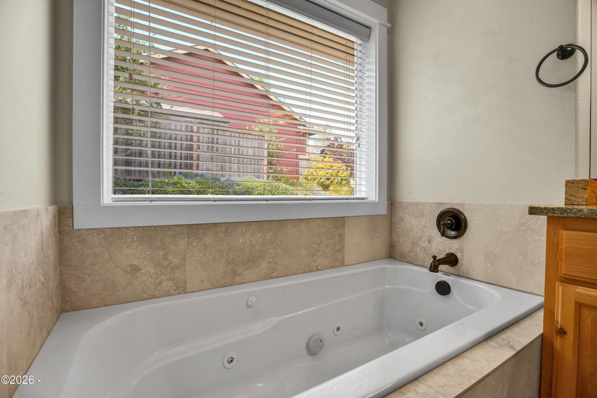 Excellent opportunity to own this gorgeous, custom single-level - photo 24