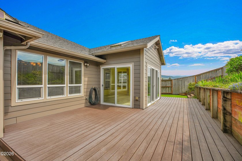 Excellent opportunity to own this gorgeous, custom single-level - photo 38