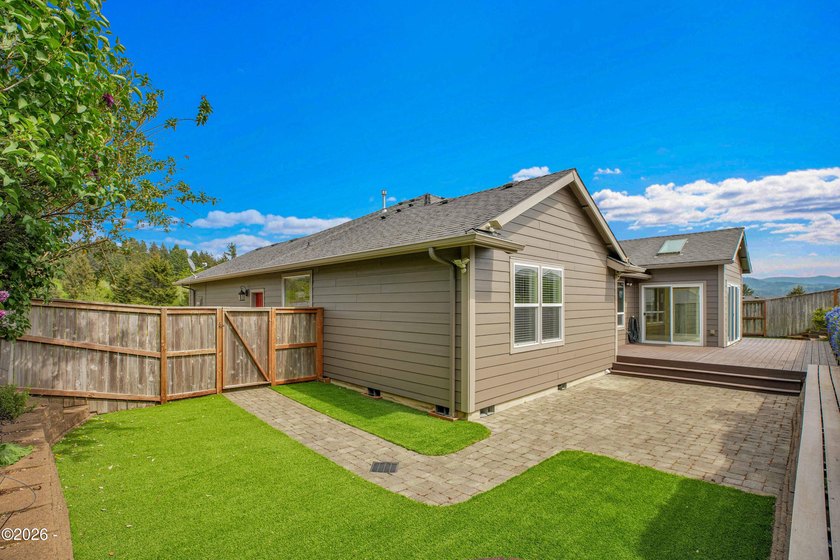 Excellent opportunity to own this gorgeous, custom single-level - photo 42
