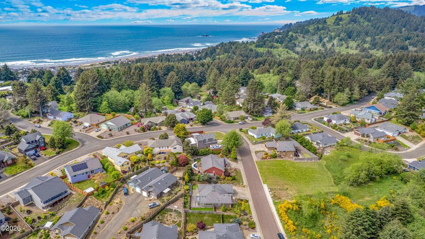 Excellent opportunity to own this gorgeous, custom single-level - photo 44