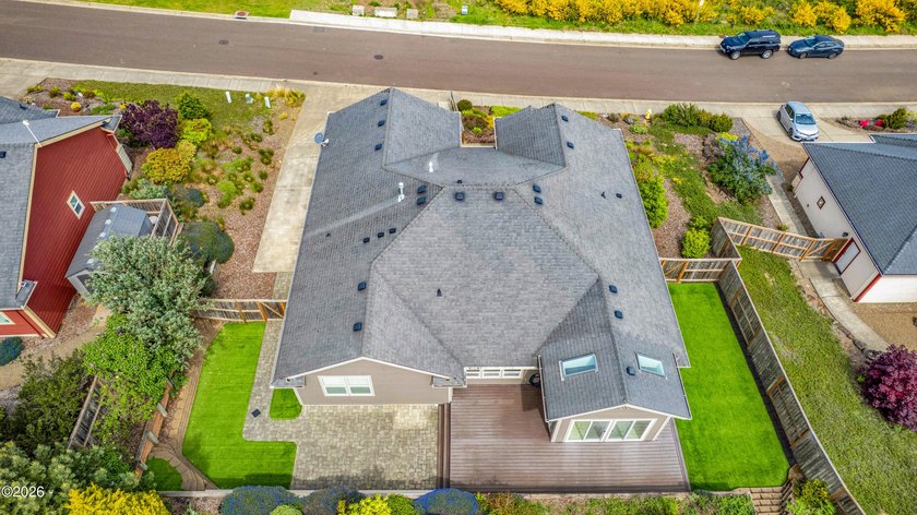 Excellent opportunity to own this gorgeous, custom single-level - photo 46