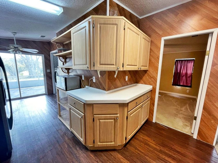 Stunning 3-Bedroom, 2-Bathroom Home with Florida Room in Premier - photo 7