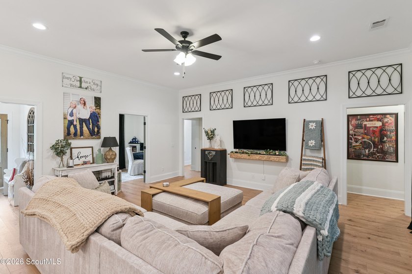Immaculate and exceptionally maintained, this 4-bedroom, 3 - photo 13
