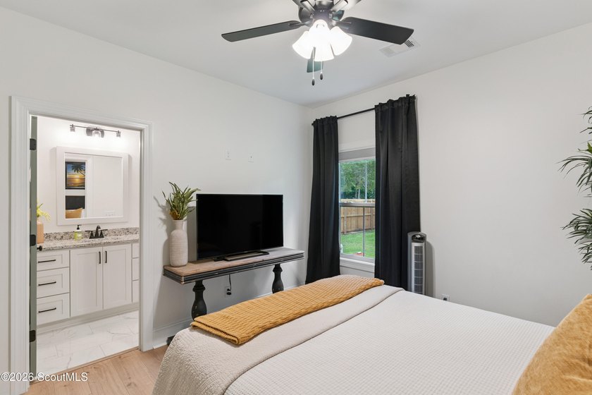 Immaculate and exceptionally maintained, this 4-bedroom, 3 - photo 16