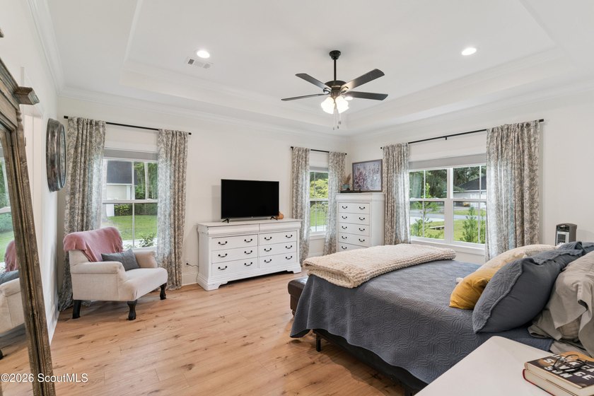 Immaculate and exceptionally maintained, this 4-bedroom, 3 - photo 17