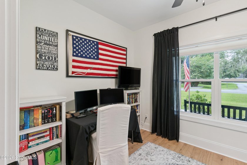 Immaculate and exceptionally maintained, this 4-bedroom, 3 - photo 22