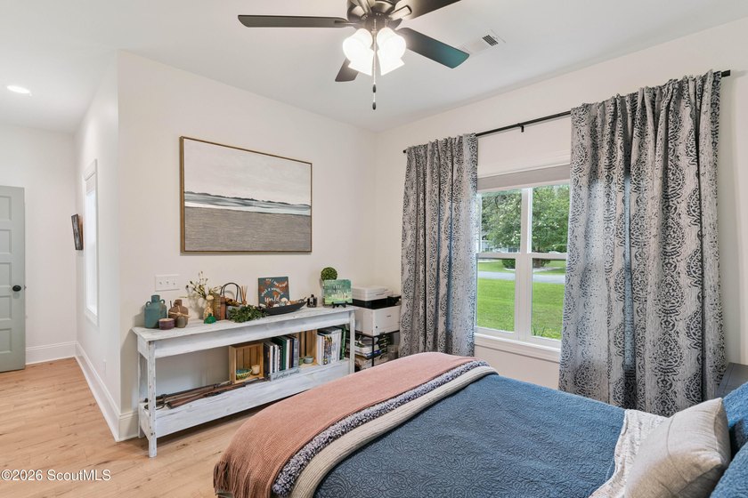 Immaculate and exceptionally maintained, this 4-bedroom, 3 - photo 25