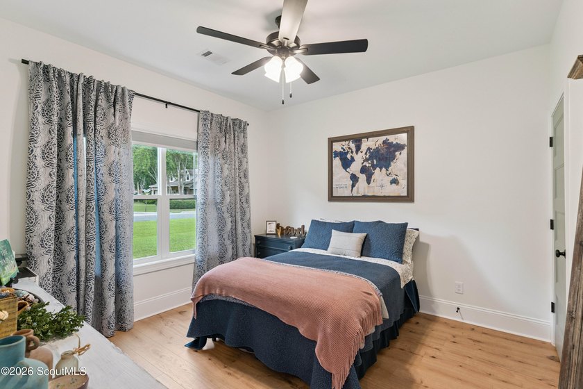 Immaculate and exceptionally maintained, this 4-bedroom, 3 - photo 27