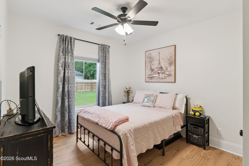 Immaculate and exceptionally maintained, this 4-bedroom, 3 - photo 29