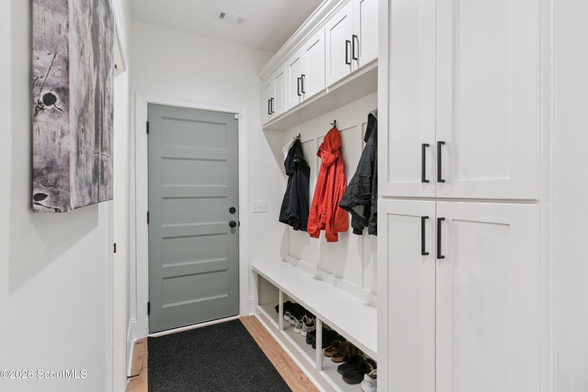 Immaculate and exceptionally maintained, this 4-bedroom, 3 - photo 33