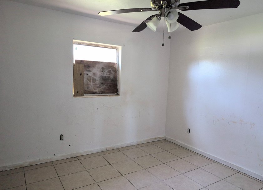Unlock the potential of this 3-bedroom, 2.5-bath single-family - photo 3