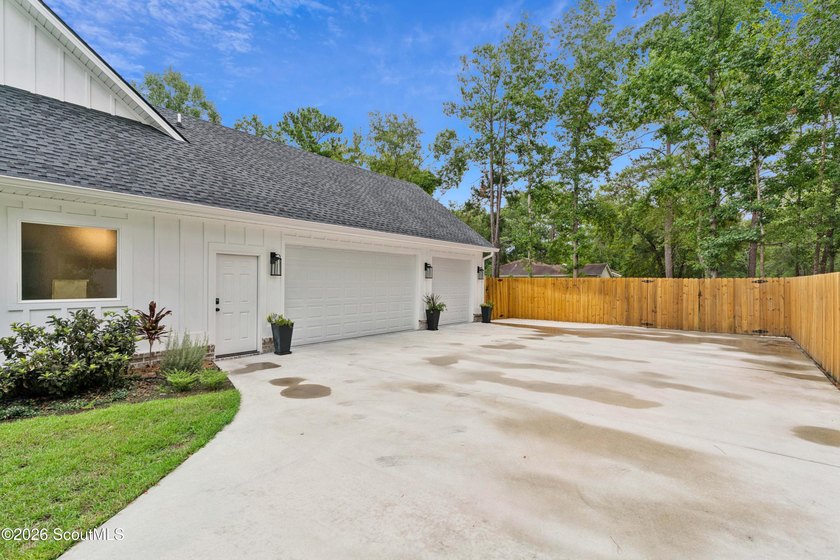 Immaculate and exceptionally maintained, this 4-bedroom, 3 - photo 38
