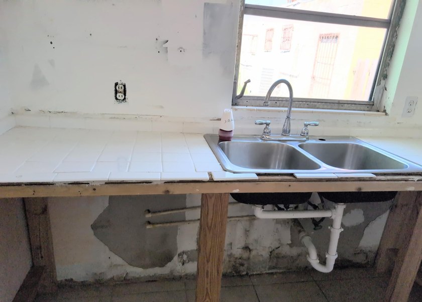 Unlock the potential of this 3-bedroom, 2.5-bath single-family - photo 8