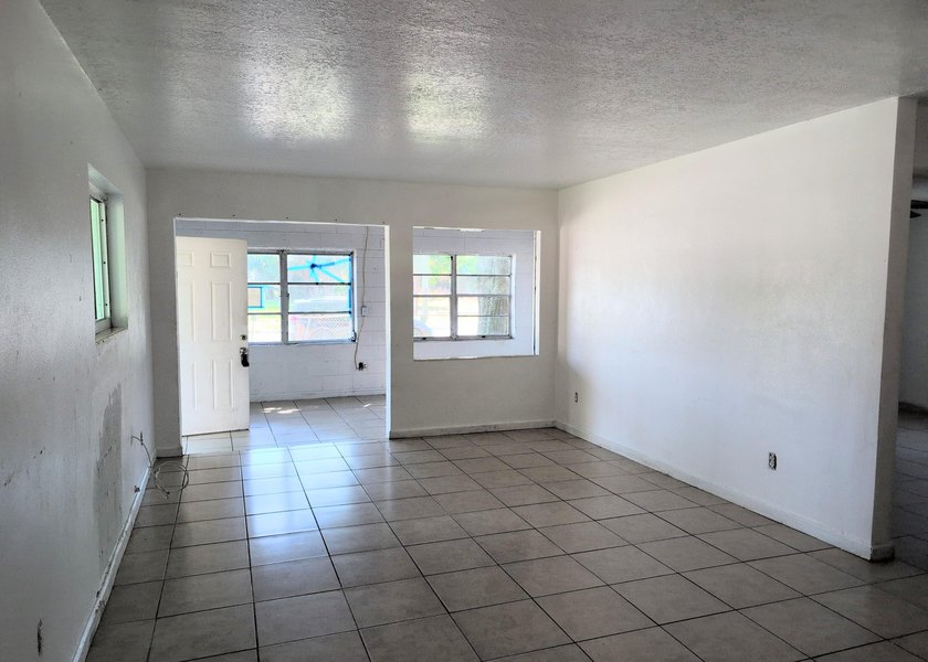 Unlock the potential of this 3-bedroom, 2.5-bath single-family - photo 9