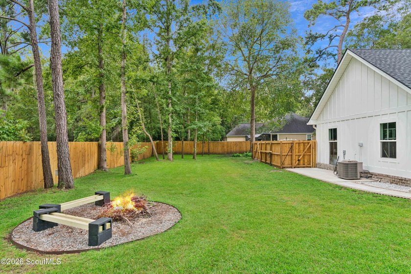 Immaculate and exceptionally maintained, this 4-bedroom, 3 - photo 42