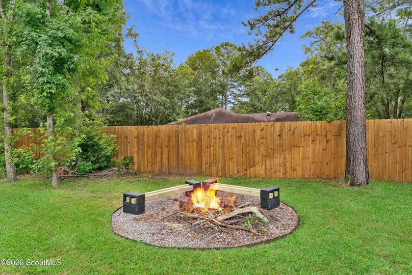 Immaculate and exceptionally maintained, this 4-bedroom, 3 - photo 46