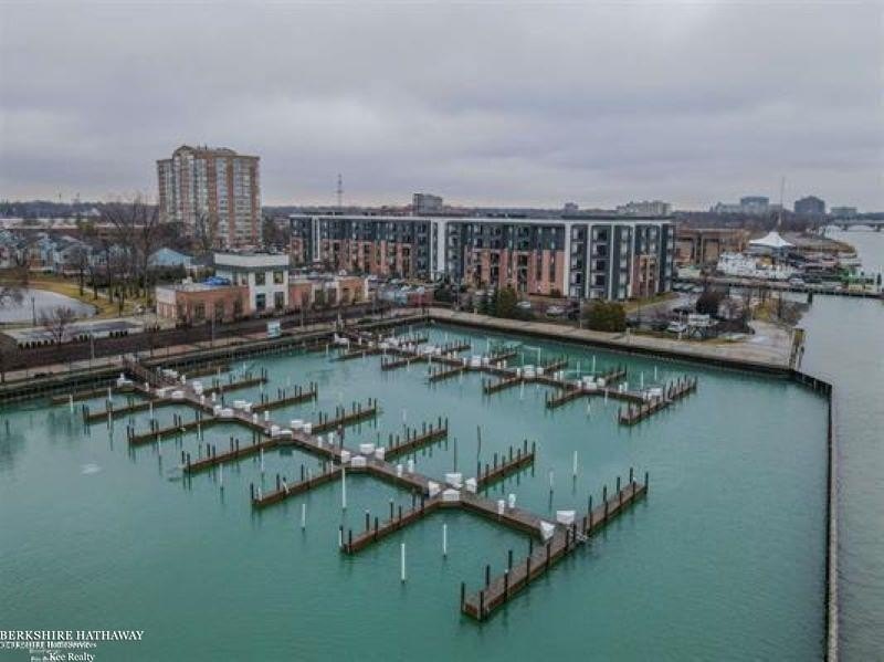 Beautiful open modern condo in Harbortown with large windows - photo 6