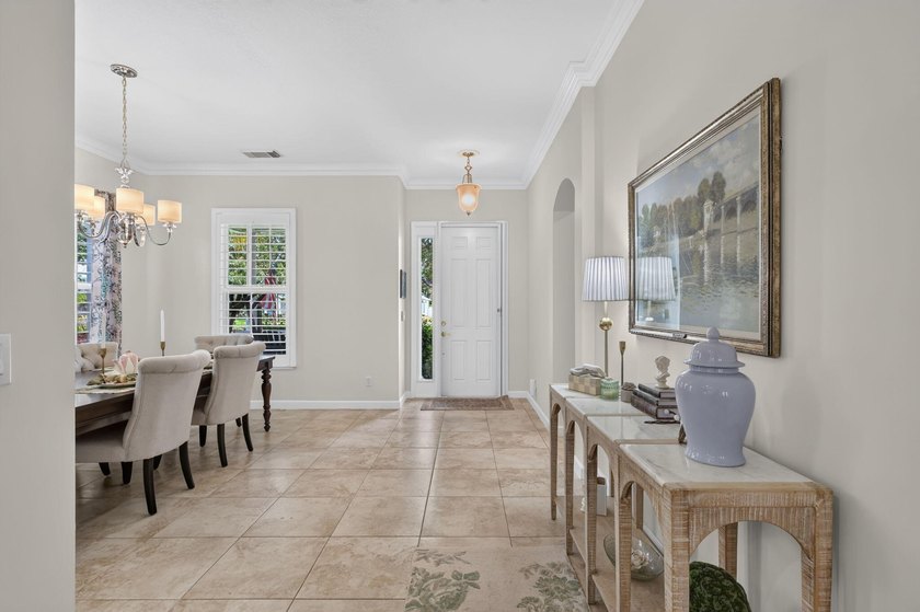 Bedford Park Gem! Rarely available upgraded 5-bed, 3-bath home - photo 12