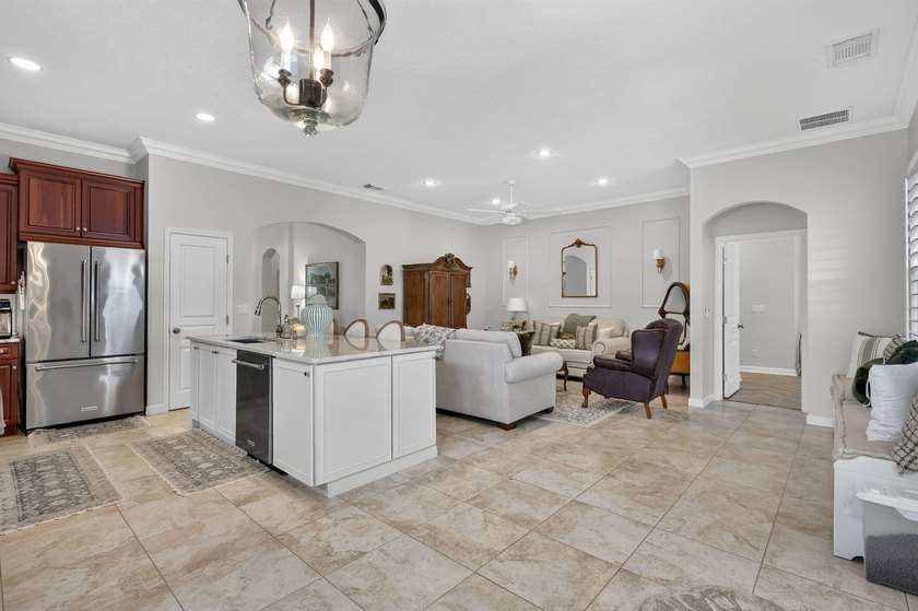 Bedford Park Gem! Rarely available upgraded 5-bed, 3-bath home - photo 14