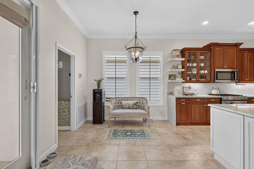 Bedford Park Gem! Rarely available upgraded 5-bed, 3-bath home - photo 16