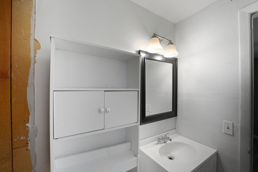 MUST SEE! Charming two-bedroom, two-bath, CBS home in a great - photo 16