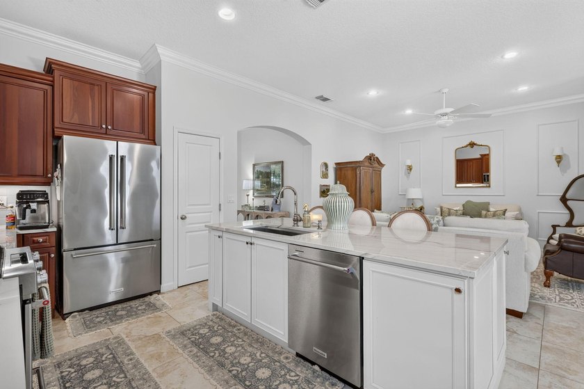 Bedford Park Gem! Rarely available upgraded 5-bed, 3-bath home - photo 17