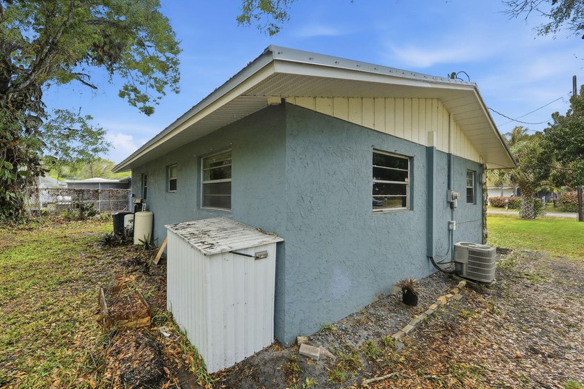 MUST SEE! Charming two-bedroom, two-bath, CBS home in a great - photo 25