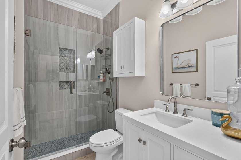 Bedford Park Gem! Rarely available upgraded 5-bed, 3-bath home - photo 34