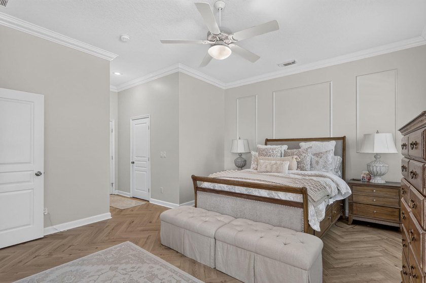 Bedford Park Gem! Rarely available upgraded 5-bed, 3-bath home - photo 37