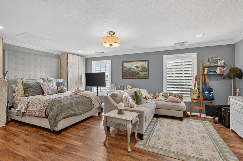 Bedford Park Gem! Rarely available upgraded 5-bed, 3-bath home - photo 49
