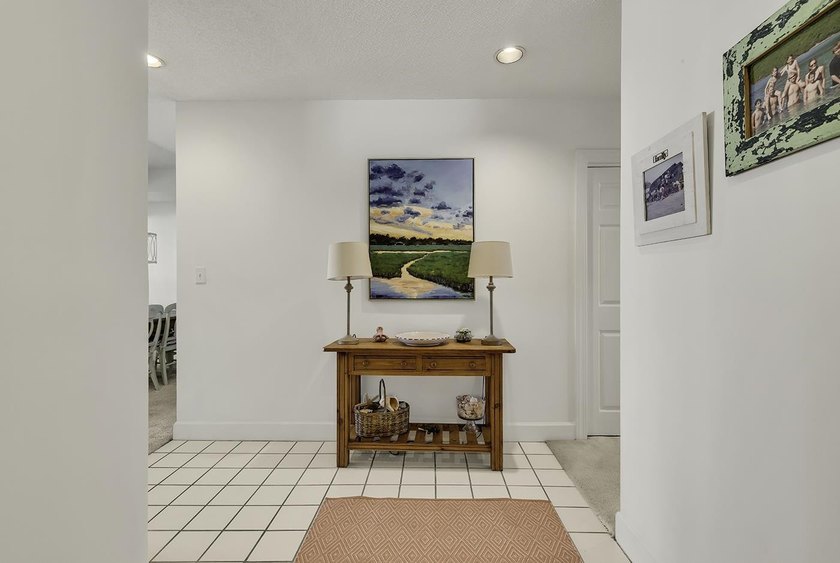 Attractive comfortable, and perfectly located, this 2nd row - photo 3