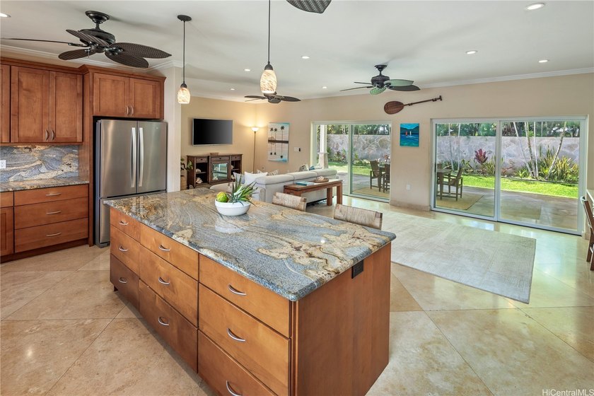 Fully remodeled in 2013, this elegant beachside home on Namala - photo 2