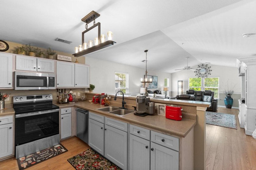 This top-floor 3-bedroom condo has the kind of charm and warmth - photo 5