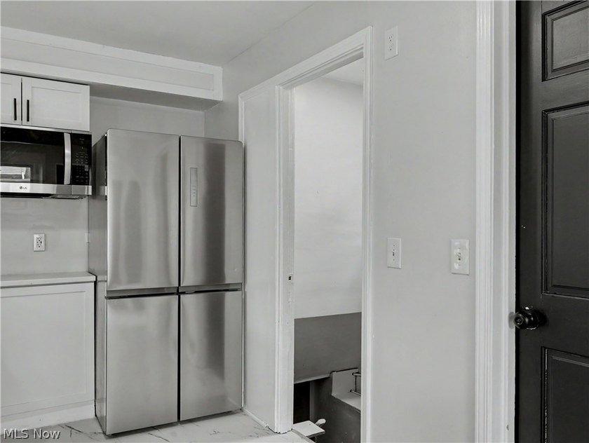 Beautifully renovated Cape Cod in Euclid offering the perfect - photo 14
