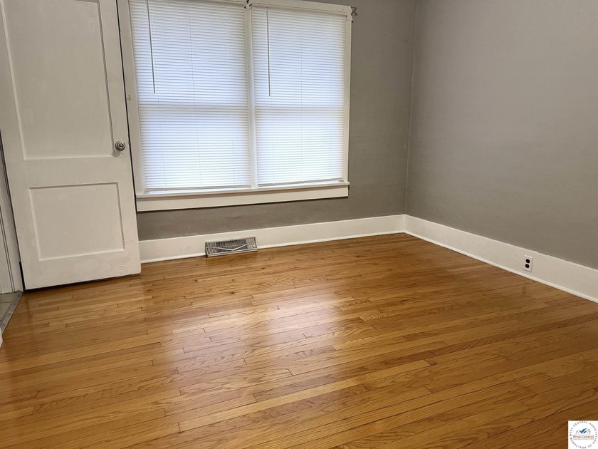 This Large 5 bedroom, 3 bath home combines comfort and - photo 14