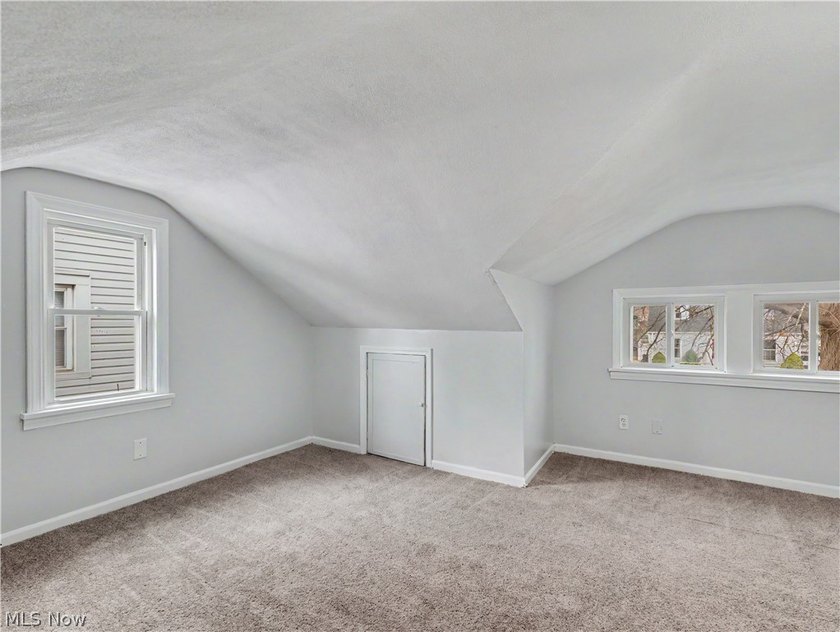 Beautifully renovated Cape Cod in Euclid offering the perfect - photo 17