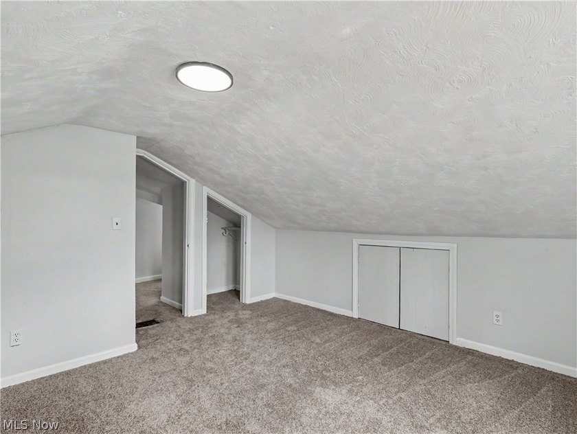 Beautifully renovated Cape Cod in Euclid offering the perfect - photo 20