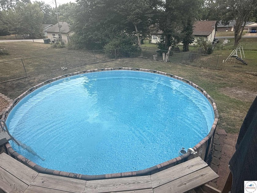 This Large 5 bedroom, 3 bath home combines comfort and - photo 30